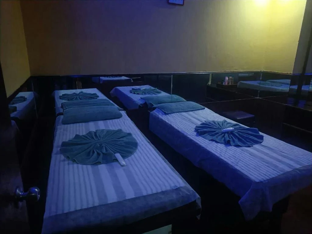 Spa treatment room for a shared massage experience at Flip Body Spa Gurgaon
